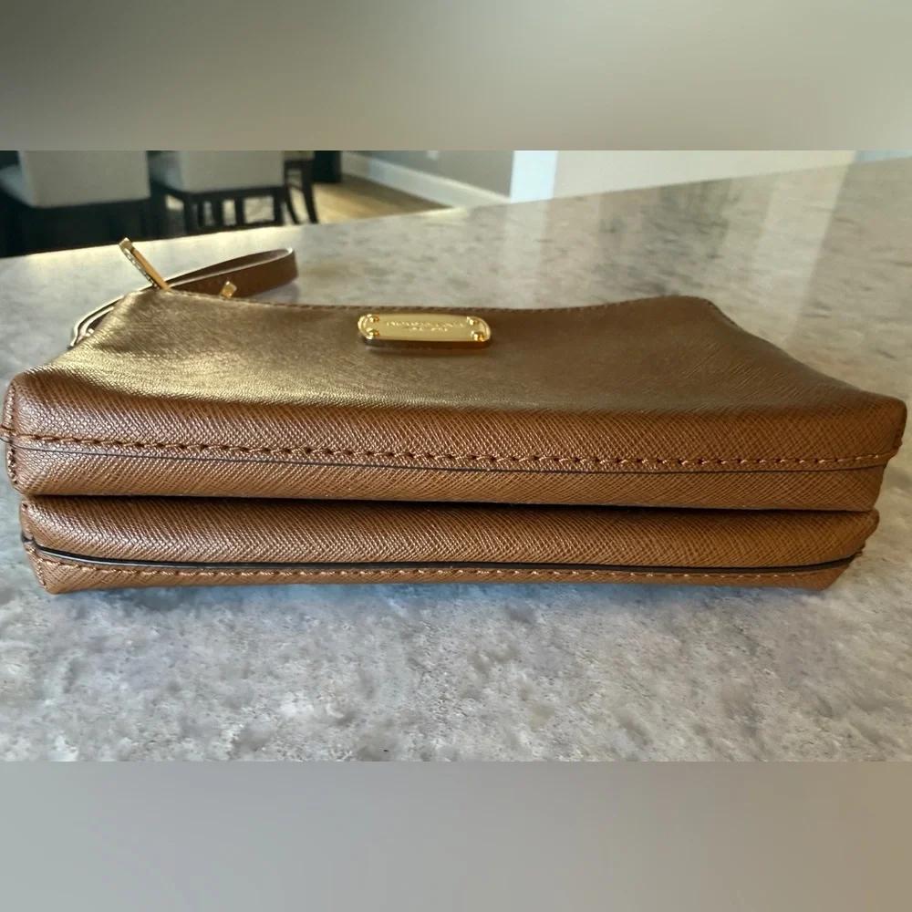Like New Michael Kors Jet Set Double Zip/Gusset Wristlet, Dark Khaki/Dark Tan
